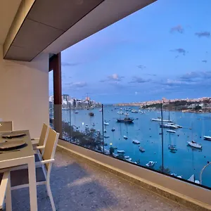Sea Front Spacious Valletta Views Malta